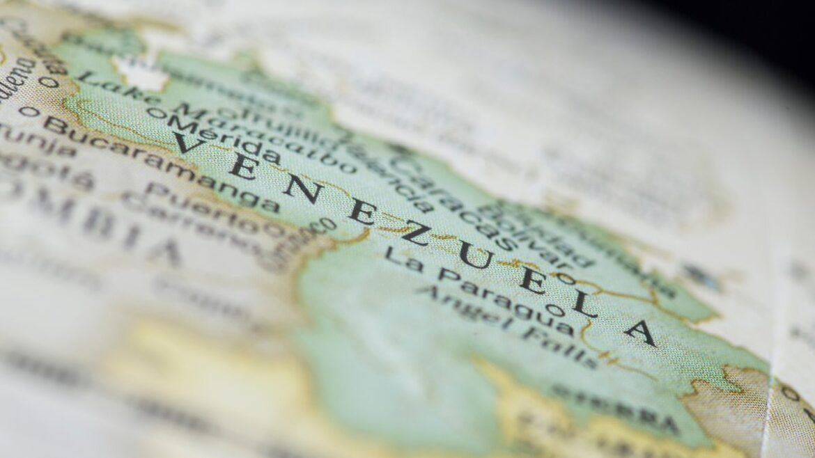 Illustration of Venezuelan government and Tren de Aragua gang relationship map