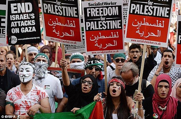 Infographic timeline of the Israeli-Palestinian conflict from 1917 to 2023, showing territorial changes, key events like the Six-Day War, Oslo Accords, and recent escalations in Gaza, highlighting ongoing geopolitical tensions.