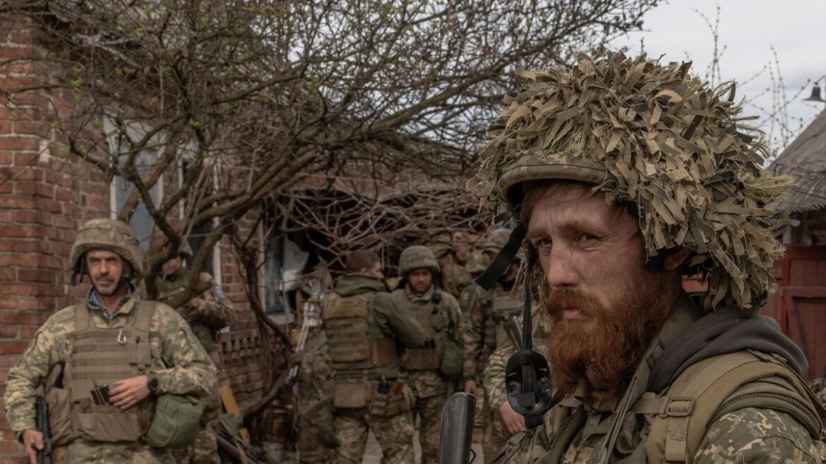 Four years of war in Ukraine: Experts reflect on the ongoing conflict, Russia’s strategic failures, and Ukraine's resilience. Image shows military and political discussions around the war’s impact on global security.